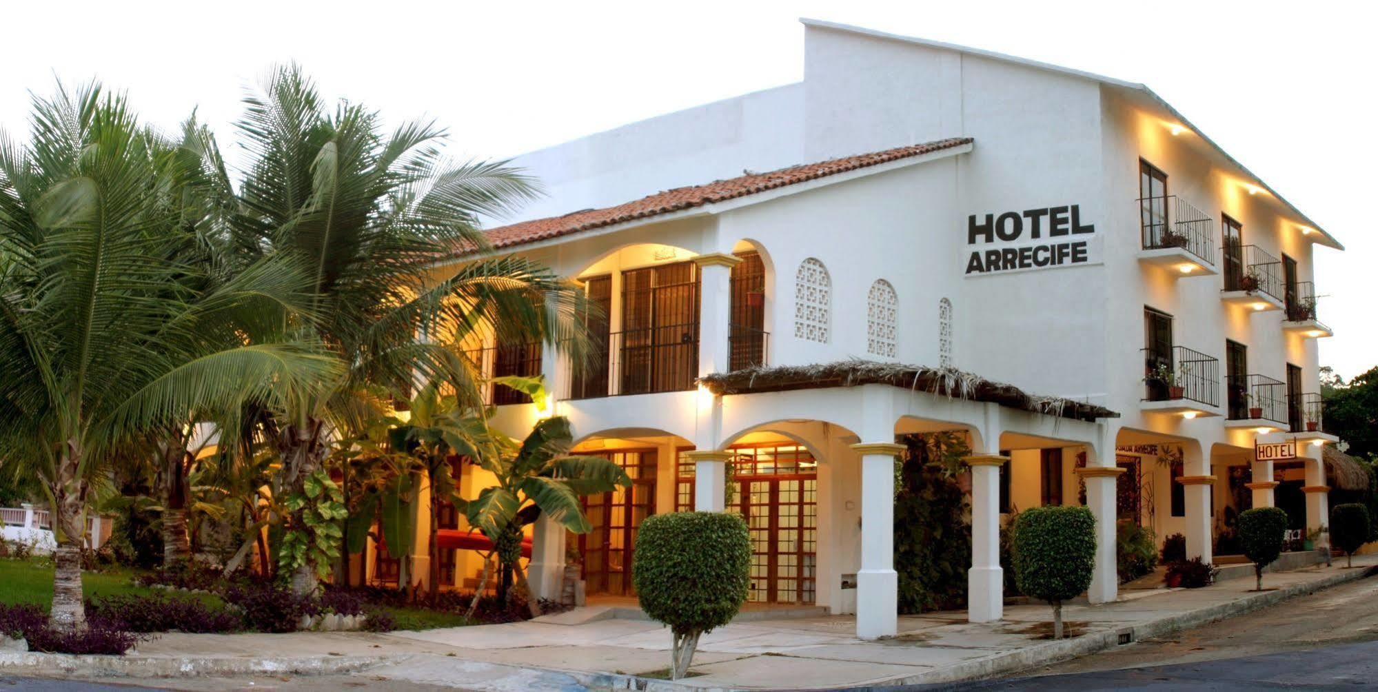 Hotel Arrecife Huatulco Plus Santa Cruz Exterior foto